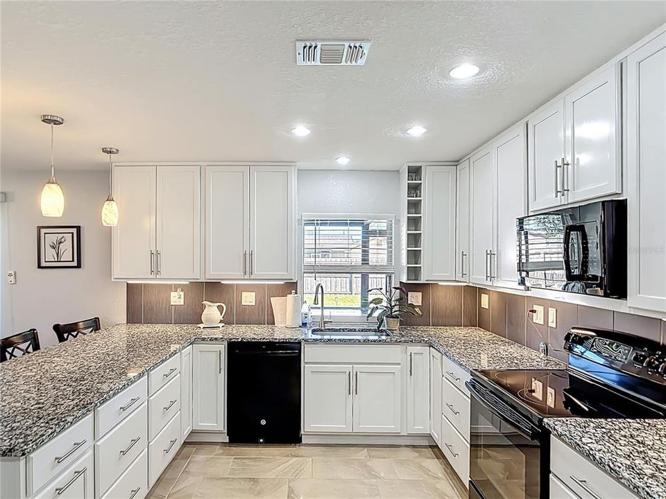 Active With Contract: $320,000 (3 beds, 2 baths, 1428 Square Feet)