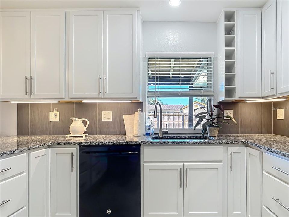 Active With Contract: $320,000 (3 beds, 2 baths, 1428 Square Feet)