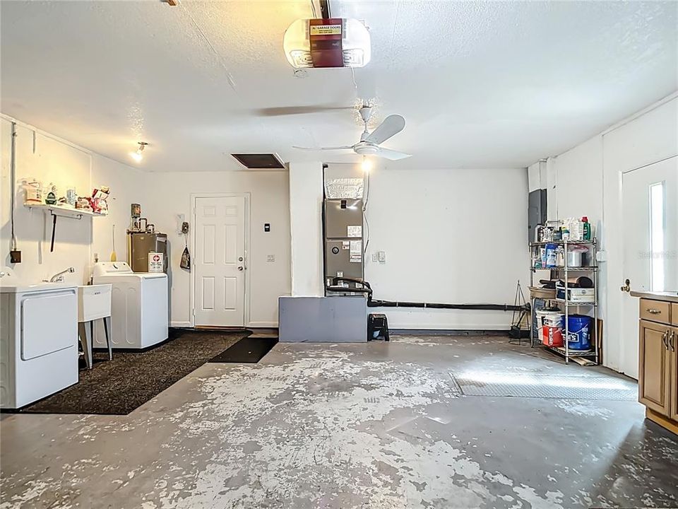 Active With Contract: $320,000 (3 beds, 2 baths, 1428 Square Feet)