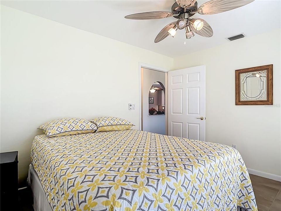 Active With Contract: $320,000 (3 beds, 2 baths, 1428 Square Feet)