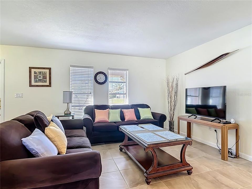 Active With Contract: $320,000 (3 beds, 2 baths, 1428 Square Feet)