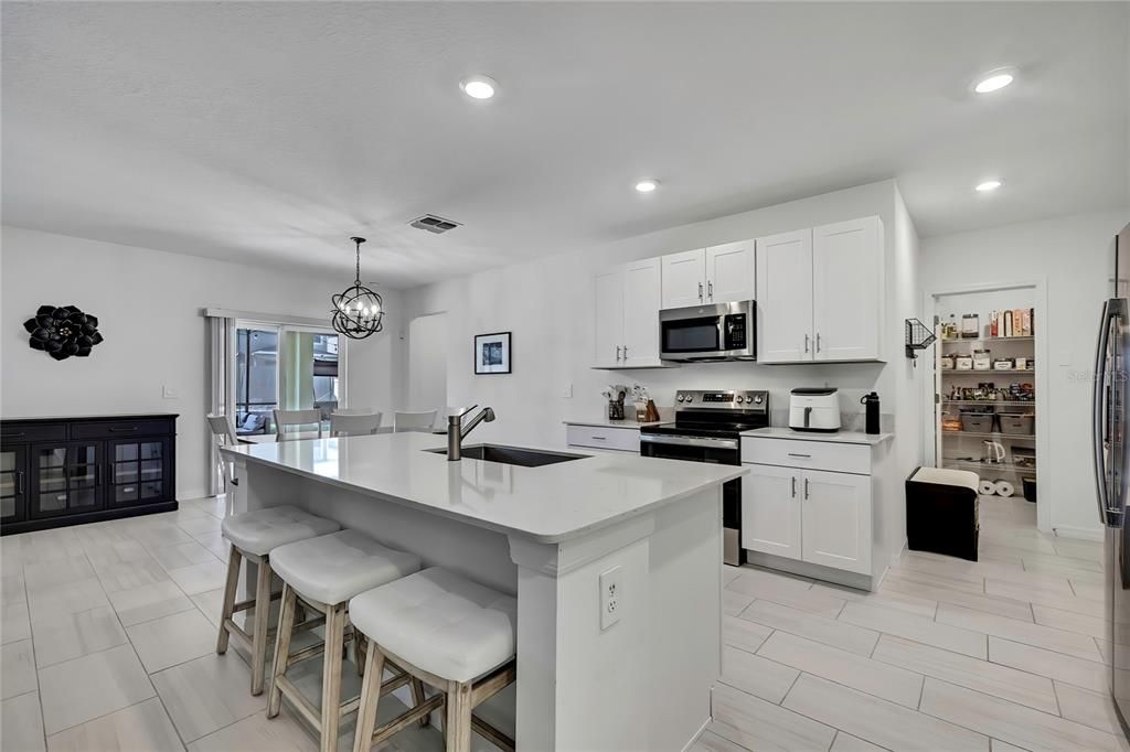 En Venta: $479,900 (6 camas, 3 baños, 3092 Pies cuadrados)