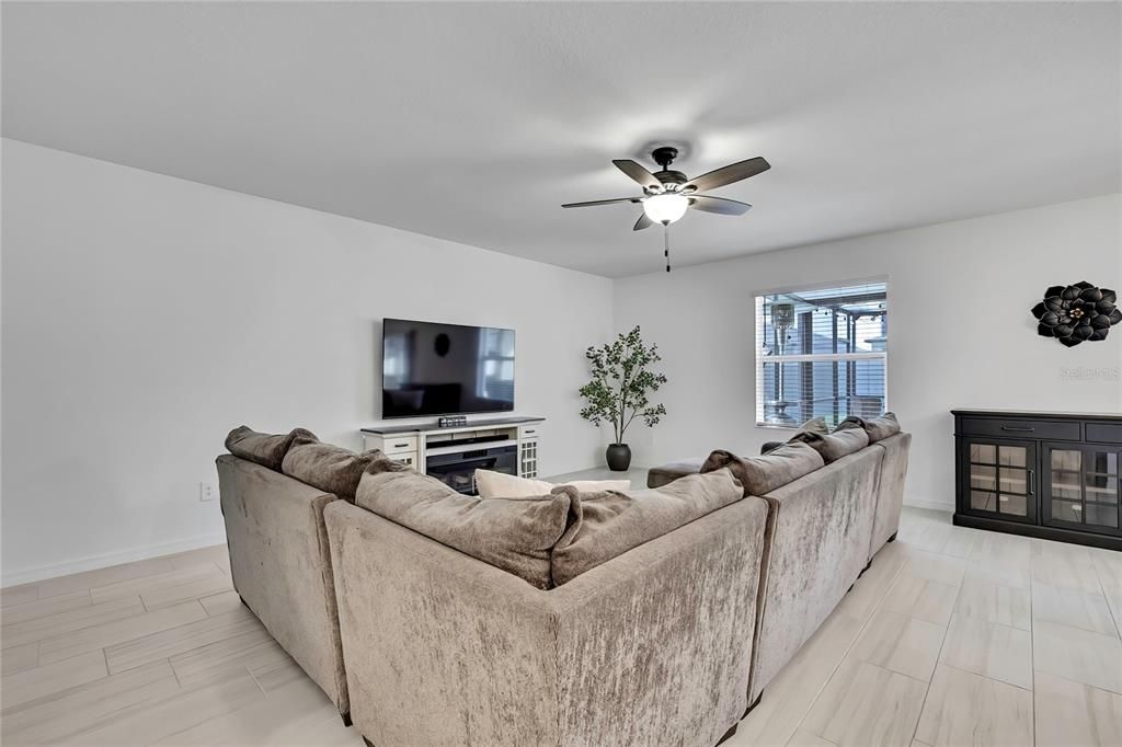 En Venta: $479,900 (6 camas, 3 baños, 3092 Pies cuadrados)