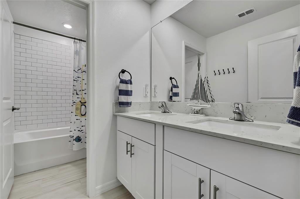 En Venta: $479,900 (6 camas, 3 baños, 3092 Pies cuadrados)