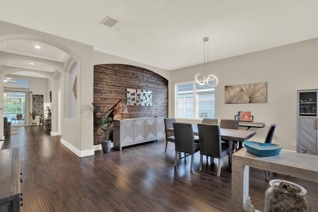 Activo con contrato: $487,000 (4 camas, 2 baños, 1970 Pies cuadrados)