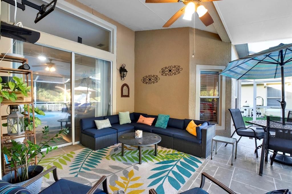 Activo con contrato: $487,000 (4 camas, 2 baños, 1970 Pies cuadrados)