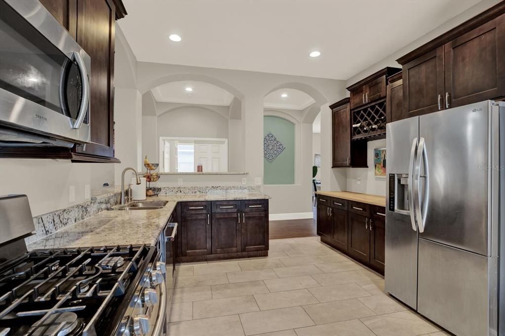 Activo con contrato: $487,000 (4 camas, 2 baños, 1970 Pies cuadrados)