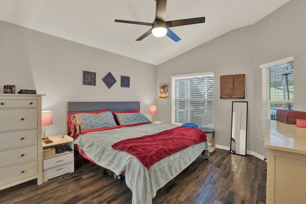 Activo con contrato: $487,000 (4 camas, 2 baños, 1970 Pies cuadrados)