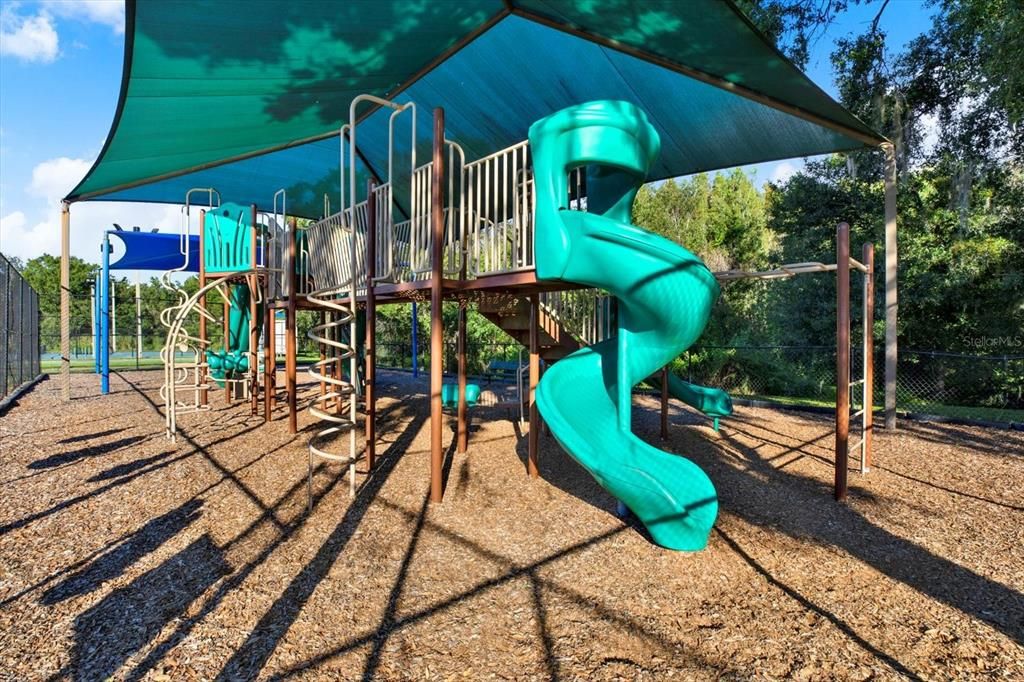 Activo con contrato: $487,000 (4 camas, 2 baños, 1970 Pies cuadrados)