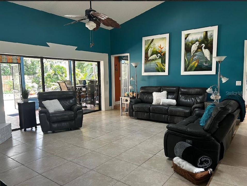 En Venta: $475,000 (4 camas, 2 baños, 1904 Pies cuadrados)