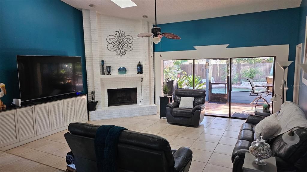 En Venta: $475,000 (4 camas, 2 baños, 1904 Pies cuadrados)