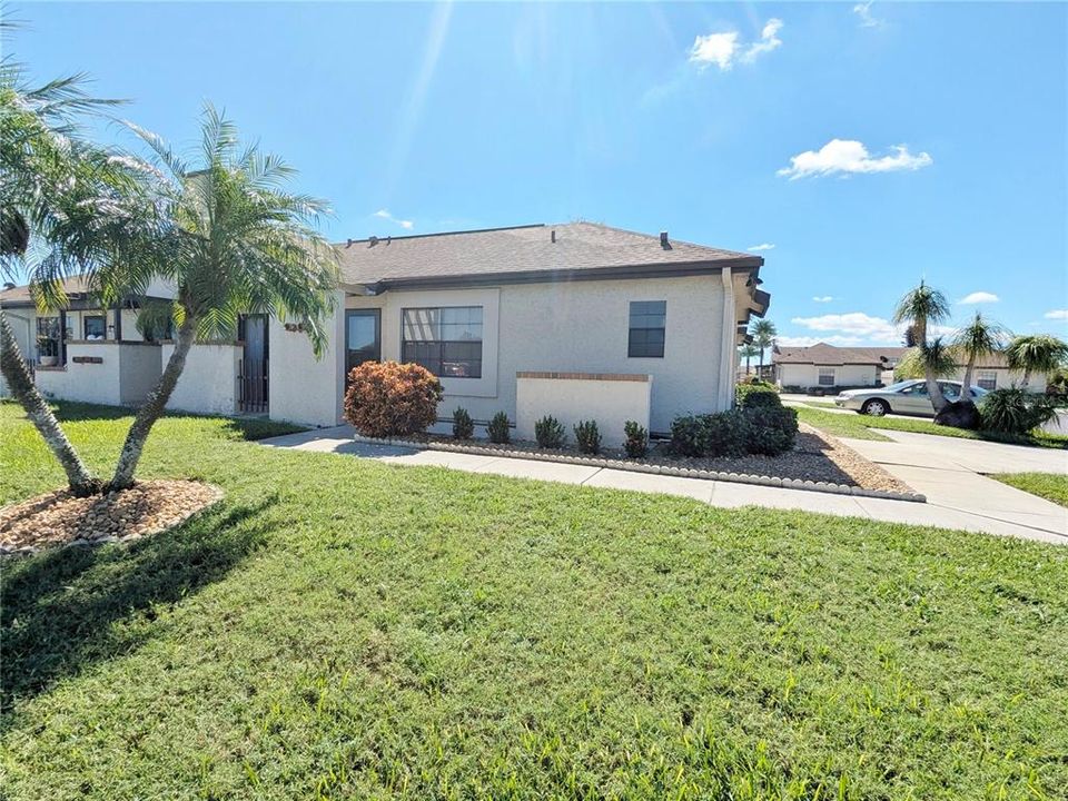 Recently Rented: $1,295 (2 beds, 2 baths, 912 Square Feet)