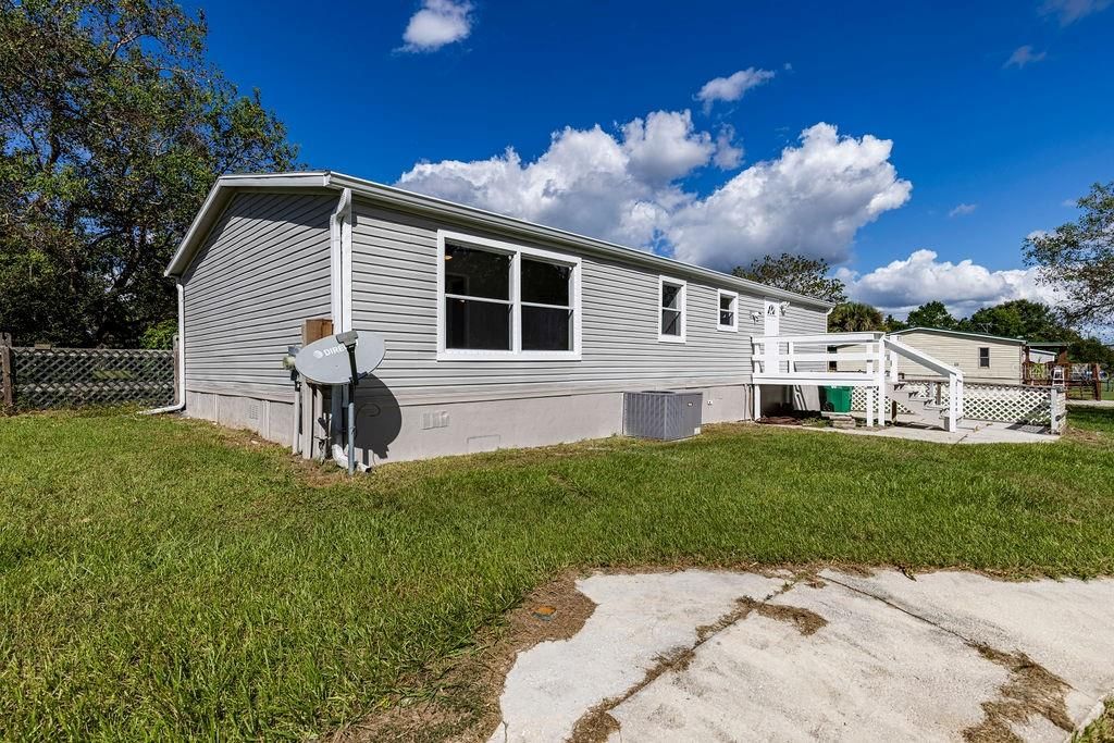 合同活跃: $225,000 (3 贝兹, 2 浴室, 1352 平方英尺)