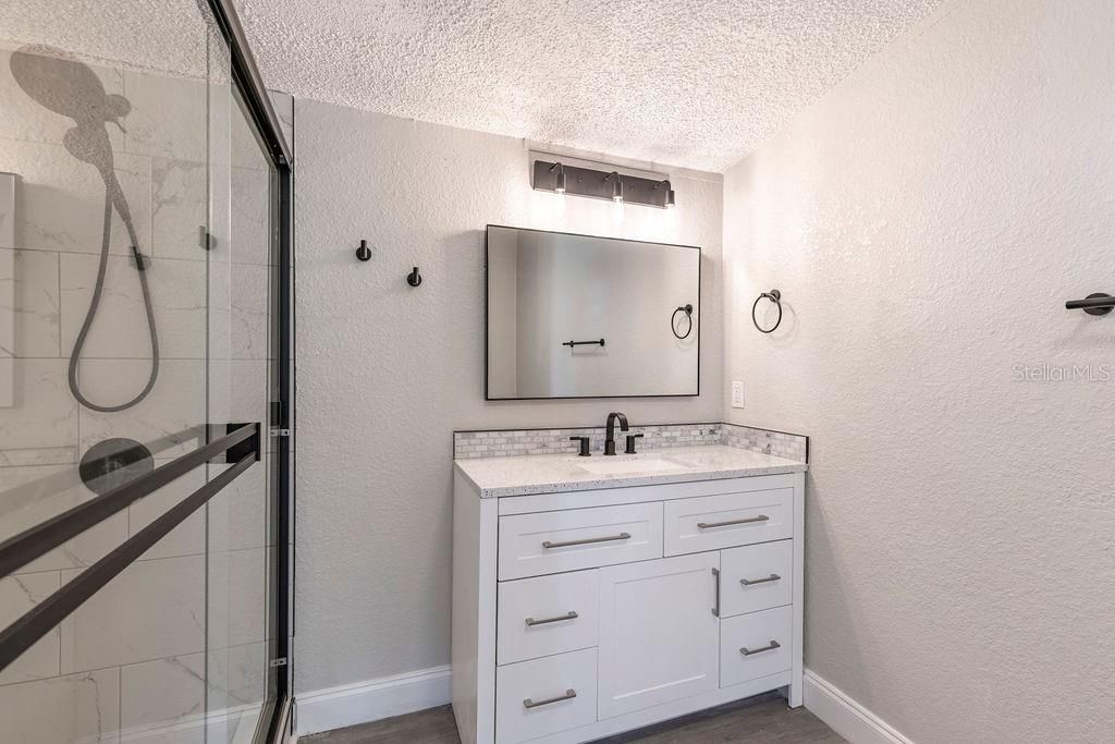 合同活跃: $225,000 (3 贝兹, 2 浴室, 1352 平方英尺)