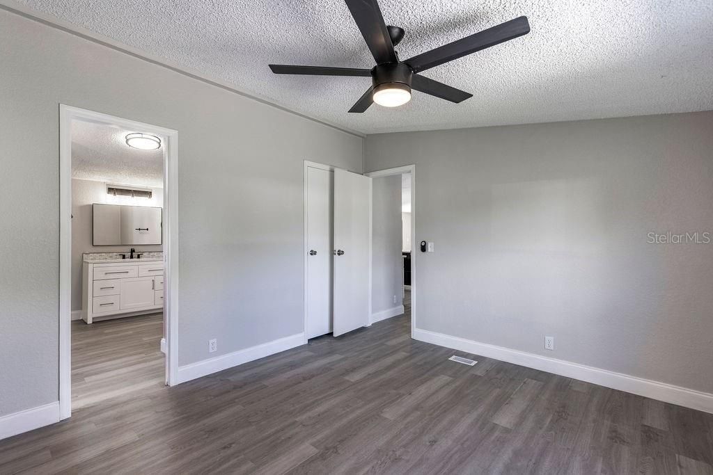 合同活跃: $225,000 (3 贝兹, 2 浴室, 1352 平方英尺)