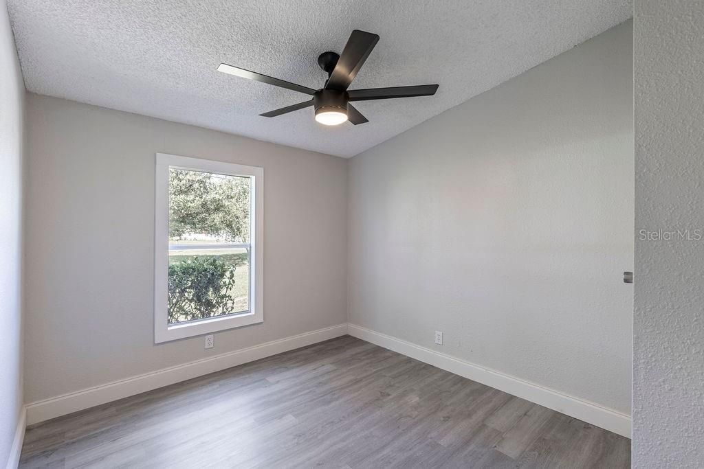 合同活跃: $225,000 (3 贝兹, 2 浴室, 1352 平方英尺)