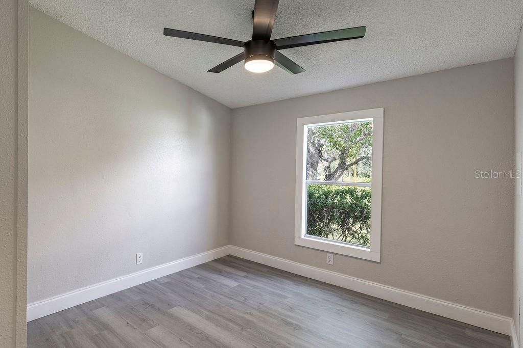 合同活跃: $225,000 (3 贝兹, 2 浴室, 1352 平方英尺)