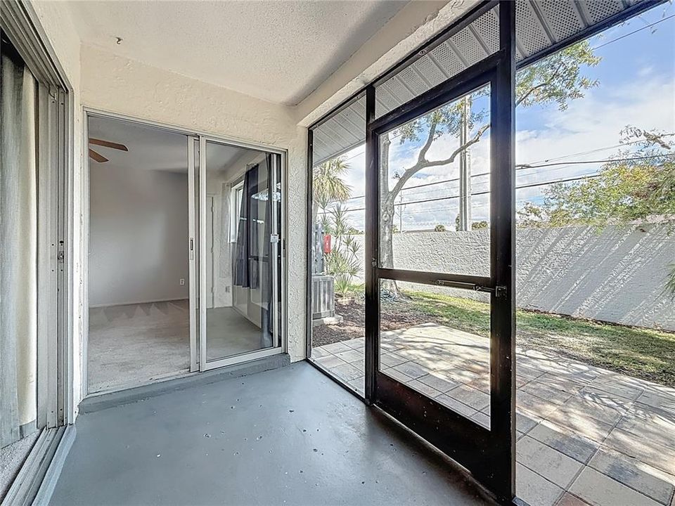 For Sale: $256,000 (2 beds, 2 baths, 1036 Square Feet)