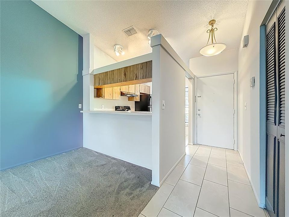 For Sale: $256,000 (2 beds, 2 baths, 1036 Square Feet)