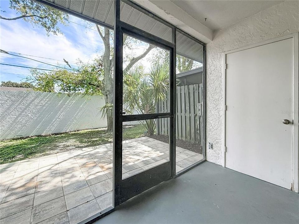 For Sale: $256,000 (2 beds, 2 baths, 1036 Square Feet)