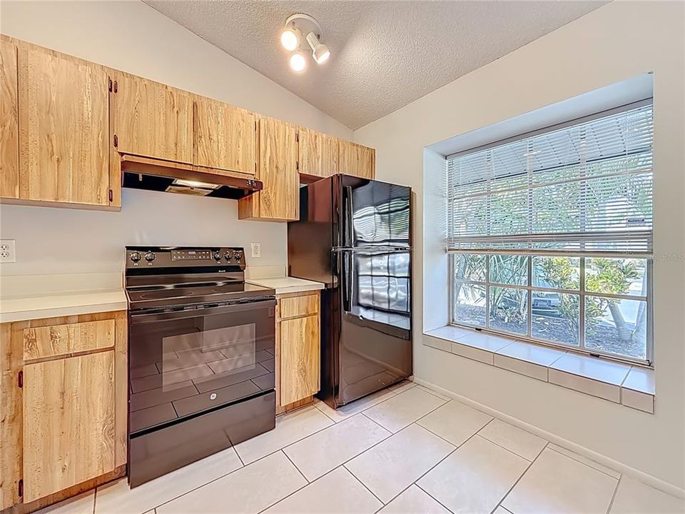 For Sale: $256,000 (2 beds, 2 baths, 1036 Square Feet)