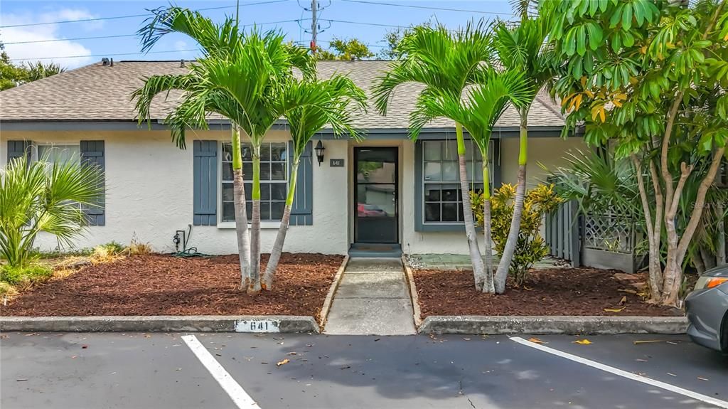 For Sale: $256,000 (2 beds, 2 baths, 1036 Square Feet)