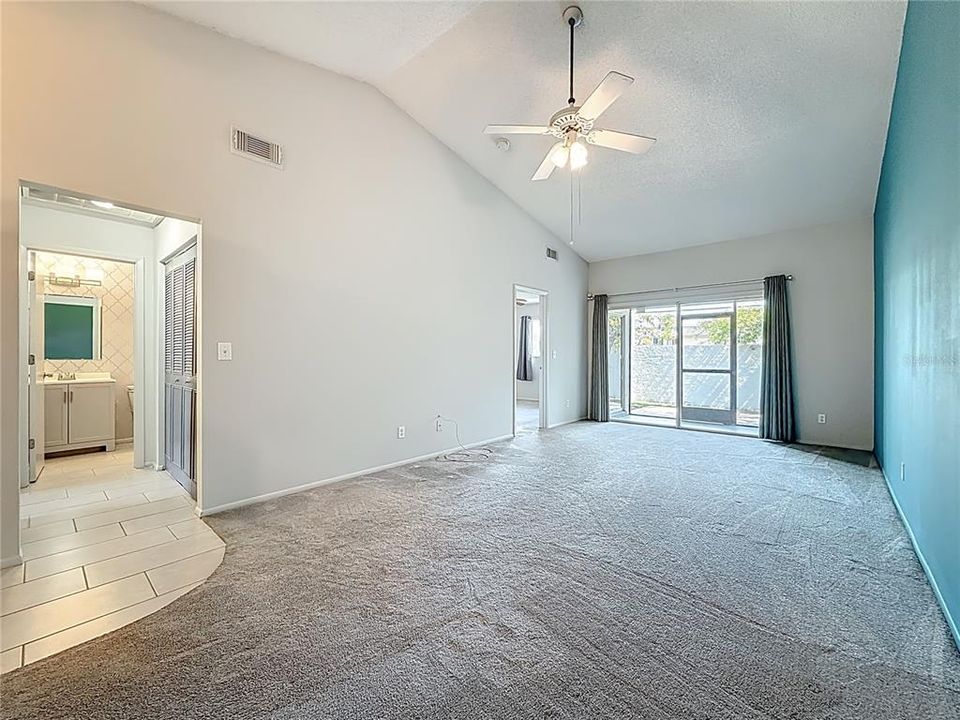 For Sale: $256,000 (2 beds, 2 baths, 1036 Square Feet)