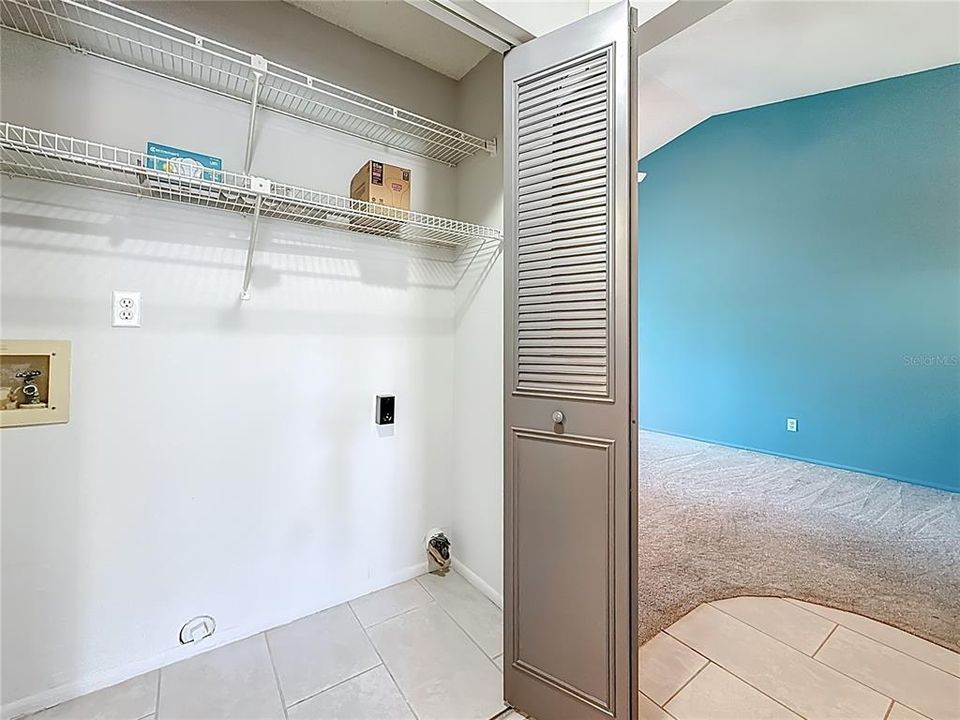 For Sale: $256,000 (2 beds, 2 baths, 1036 Square Feet)