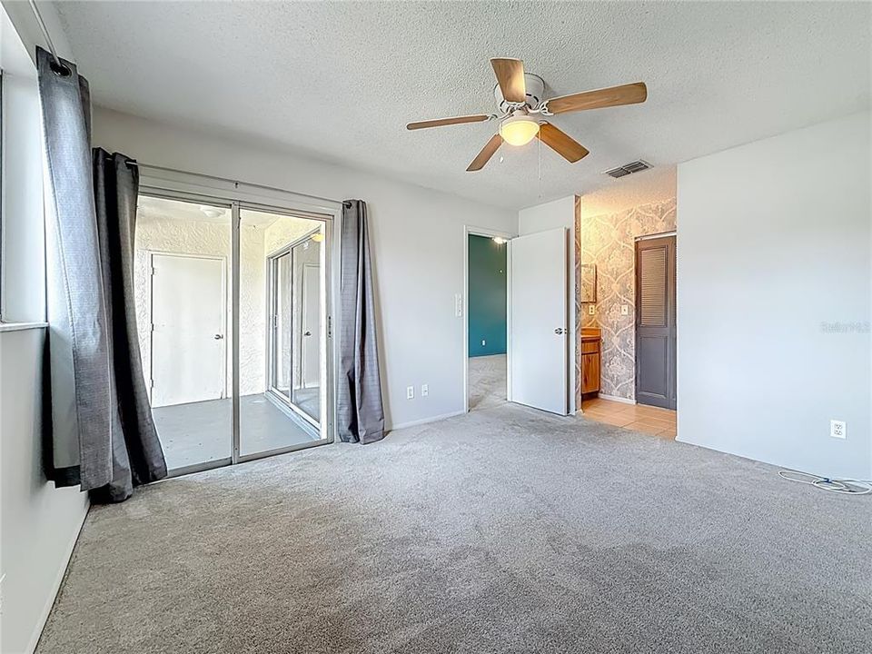 For Sale: $256,000 (2 beds, 2 baths, 1036 Square Feet)