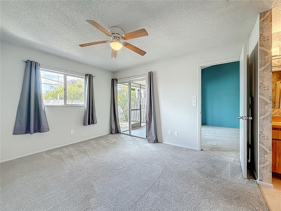 For Sale: $256,000 (2 beds, 2 baths, 1036 Square Feet)