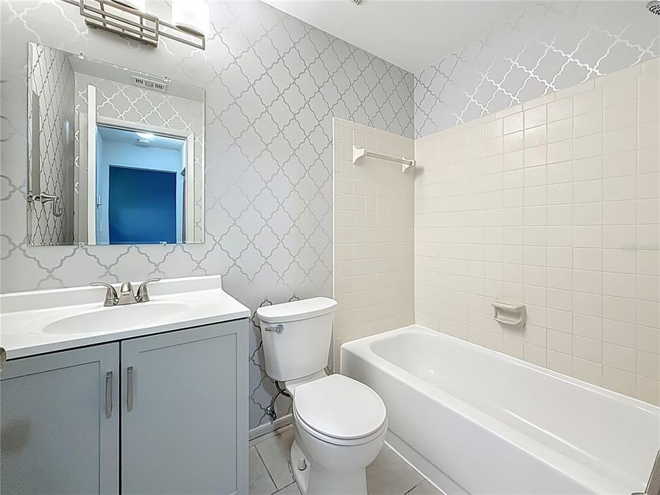 For Sale: $256,000 (2 beds, 2 baths, 1036 Square Feet)