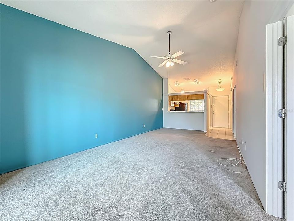 For Sale: $256,000 (2 beds, 2 baths, 1036 Square Feet)