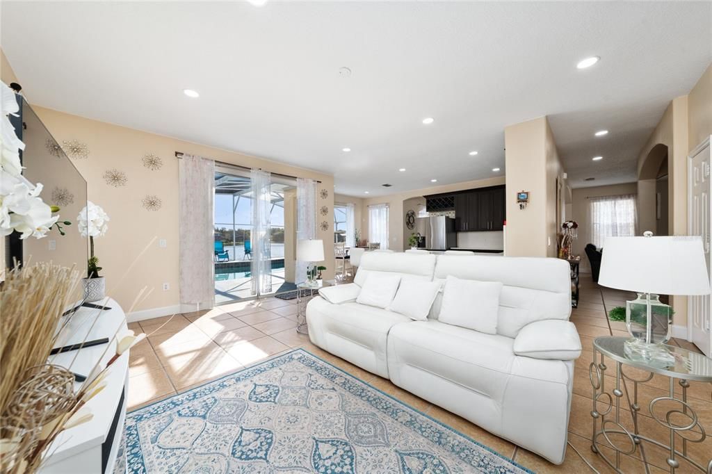 For Sale: $650,999 (4 beds, 2 baths, 3132 Square Feet)