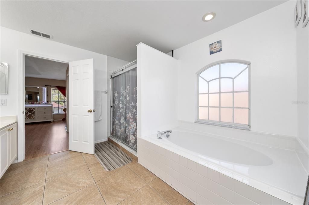 For Sale: $650,999 (4 beds, 2 baths, 3132 Square Feet)