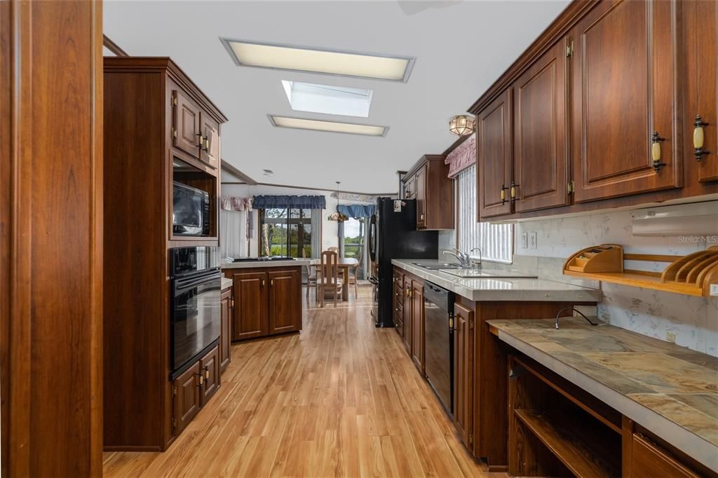 For Sale: $395,000 (2 beds, 2 baths, 1642 Square Feet)