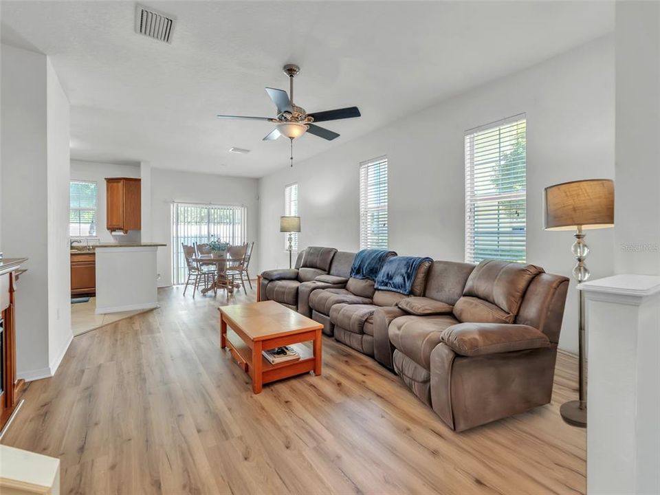 Activo con contrato: $225,000 (2 camas, 2 baños, 1260 Pies cuadrados)