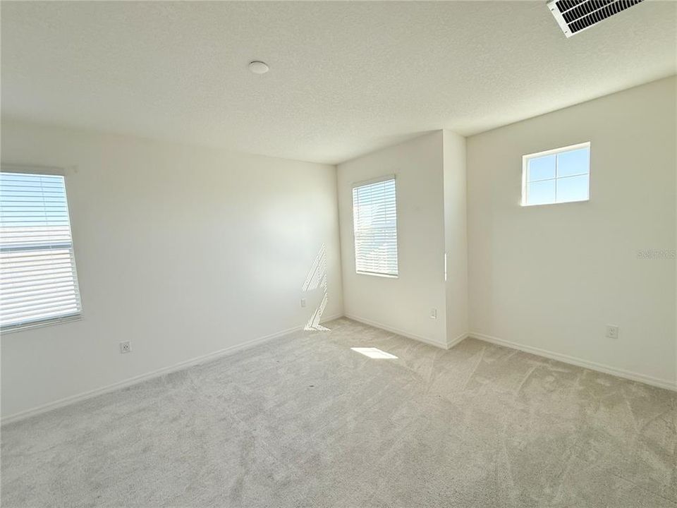 En Renta: $2,800 (4 camas, 3 baños, 2436 Pies cuadrados)