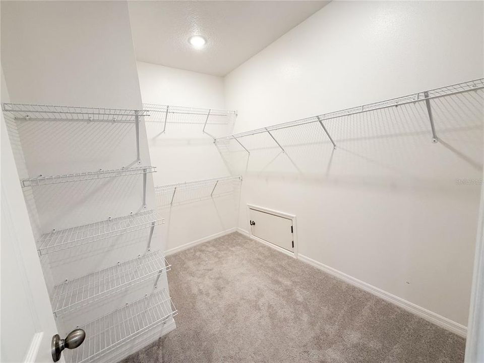 En Renta: $2,800 (4 camas, 3 baños, 2436 Pies cuadrados)