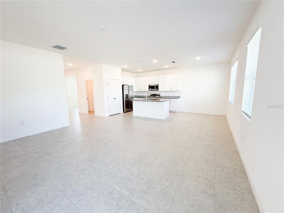 En Renta: $2,800 (4 camas, 3 baños, 2436 Pies cuadrados)