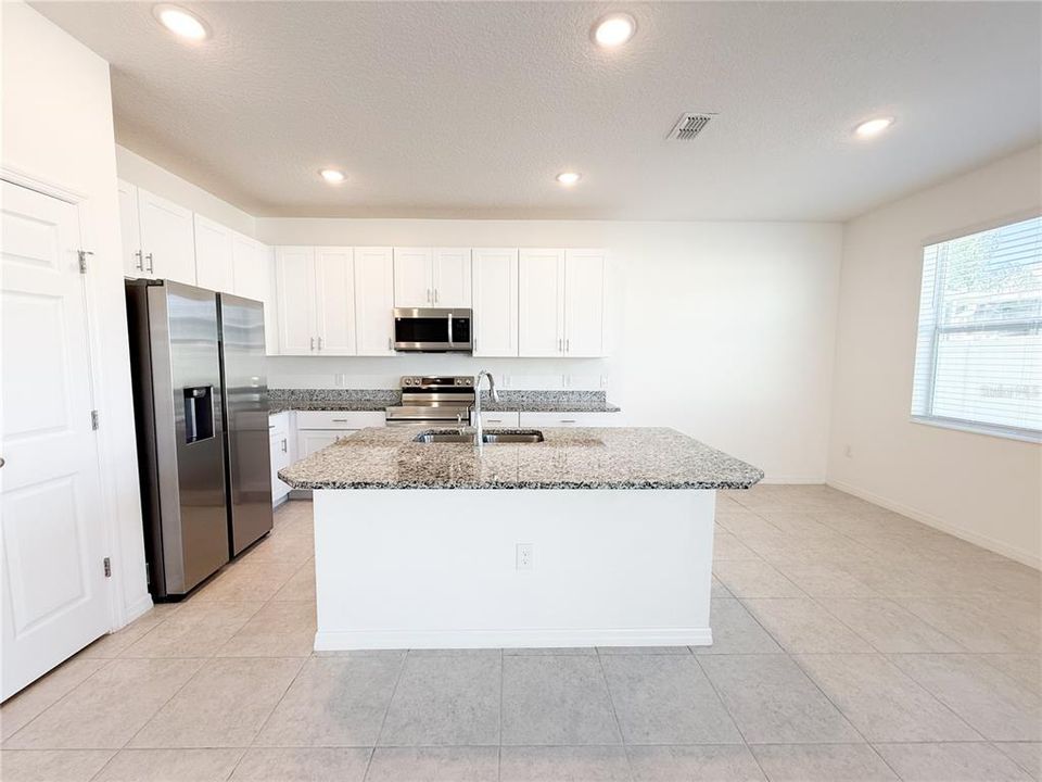 En Renta: $2,800 (4 camas, 3 baños, 2436 Pies cuadrados)