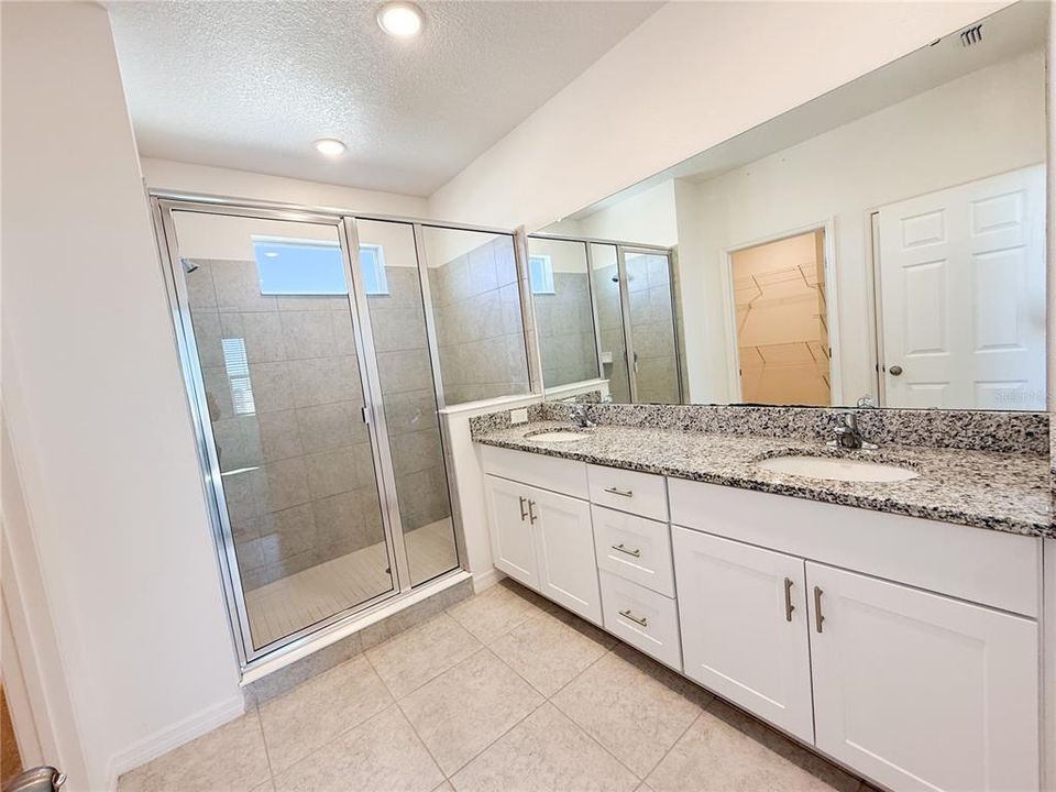 En Renta: $2,800 (4 camas, 3 baños, 2436 Pies cuadrados)