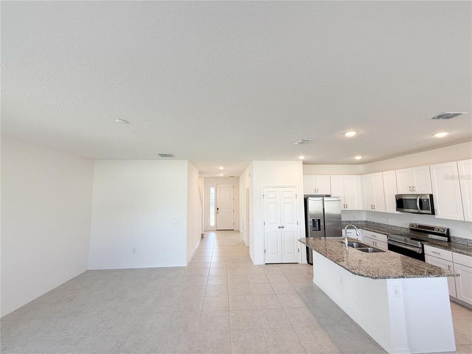 En Renta: $2,800 (4 camas, 3 baños, 2436 Pies cuadrados)