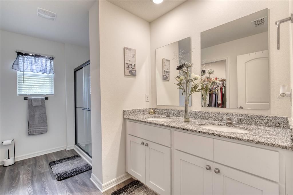 For Sale: $315,000 (4 beds, 3 baths, 1969 Square Feet)