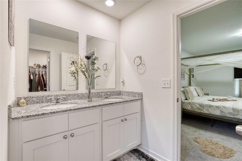 For Sale: $315,000 (4 beds, 3 baths, 1969 Square Feet)