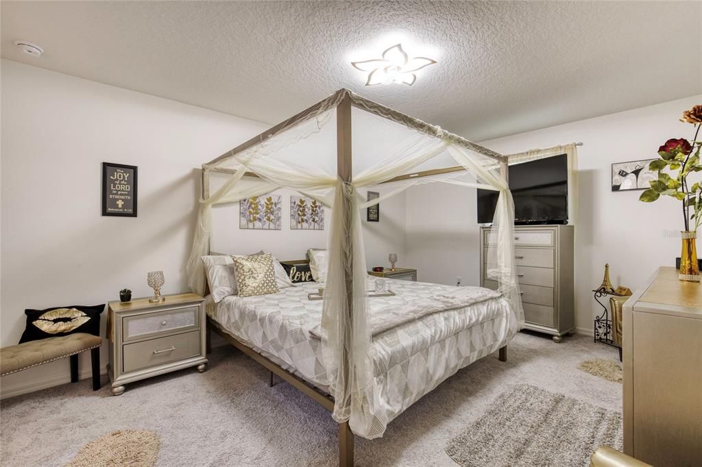 For Sale: $315,000 (4 beds, 3 baths, 1969 Square Feet)