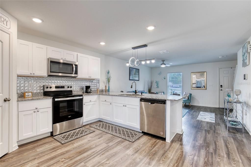 For Sale: $315,000 (4 beds, 3 baths, 1969 Square Feet)