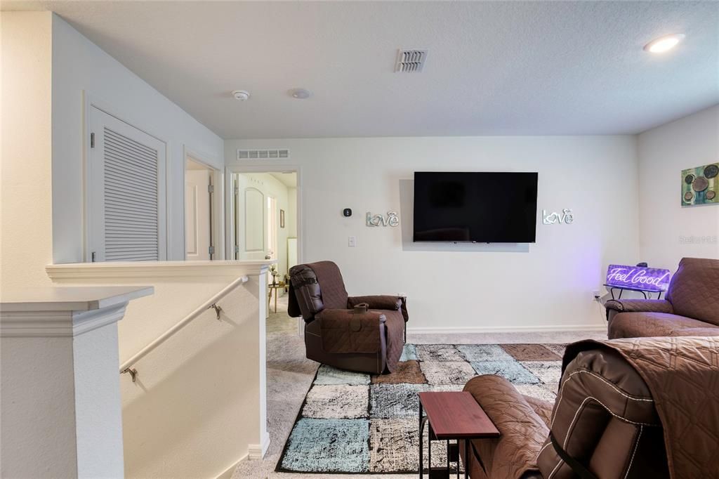 For Sale: $315,000 (4 beds, 3 baths, 1969 Square Feet)