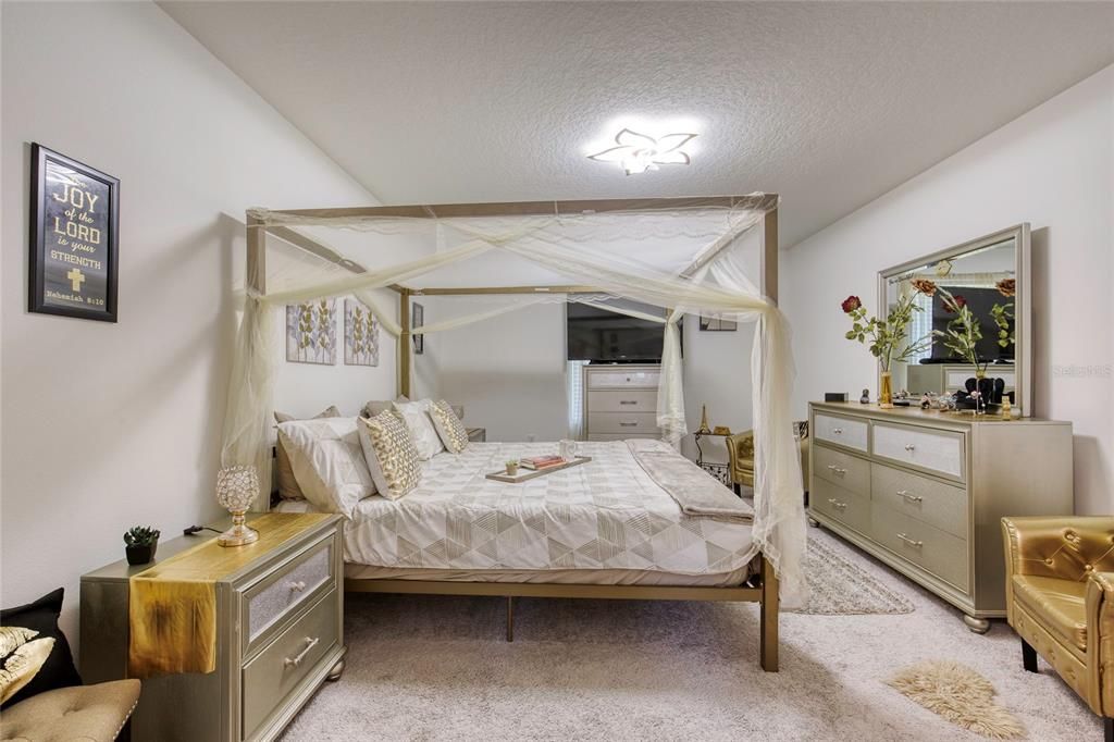 For Sale: $315,000 (4 beds, 3 baths, 1969 Square Feet)