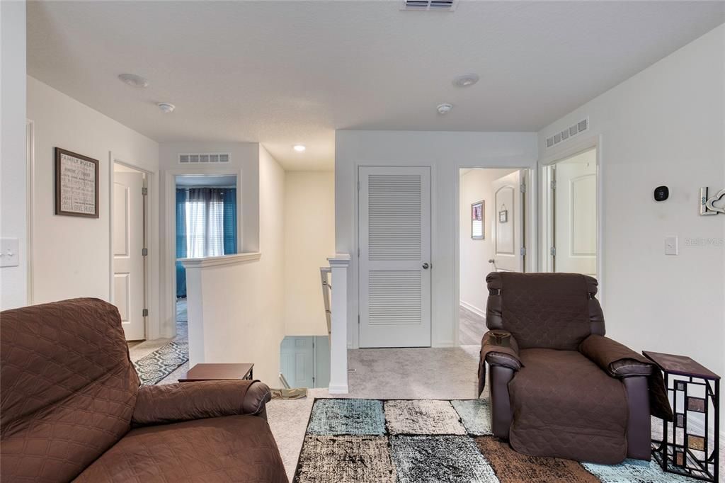 For Sale: $315,000 (4 beds, 3 baths, 1969 Square Feet)