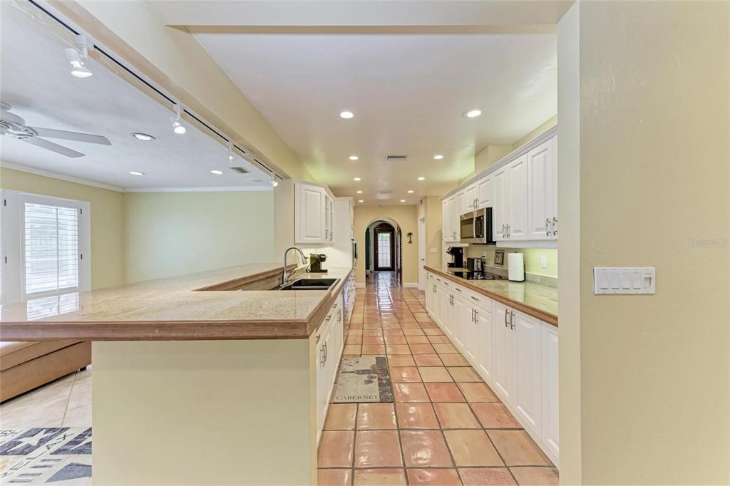 Active With Contract: $775,000 (3 beds, 3 baths, 2326 Square Feet)